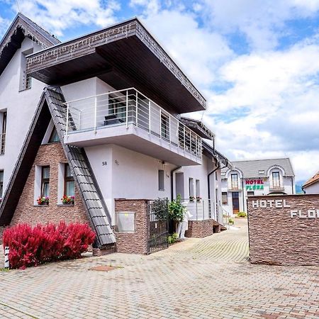 Hotel Flora Bešeňová エクステリア 写真