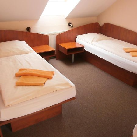 Hotel Flora Bešeňová エクステリア 写真