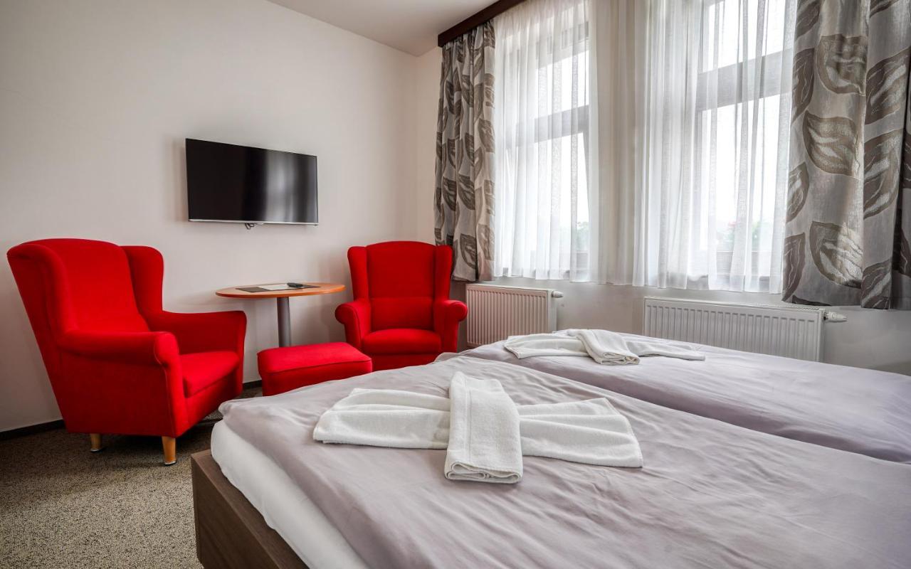 Hotel Flora Bešeňová エクステリア 写真