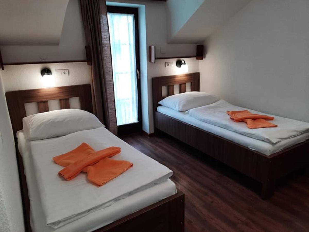Hotel Flora Bešeňová エクステリア 写真
