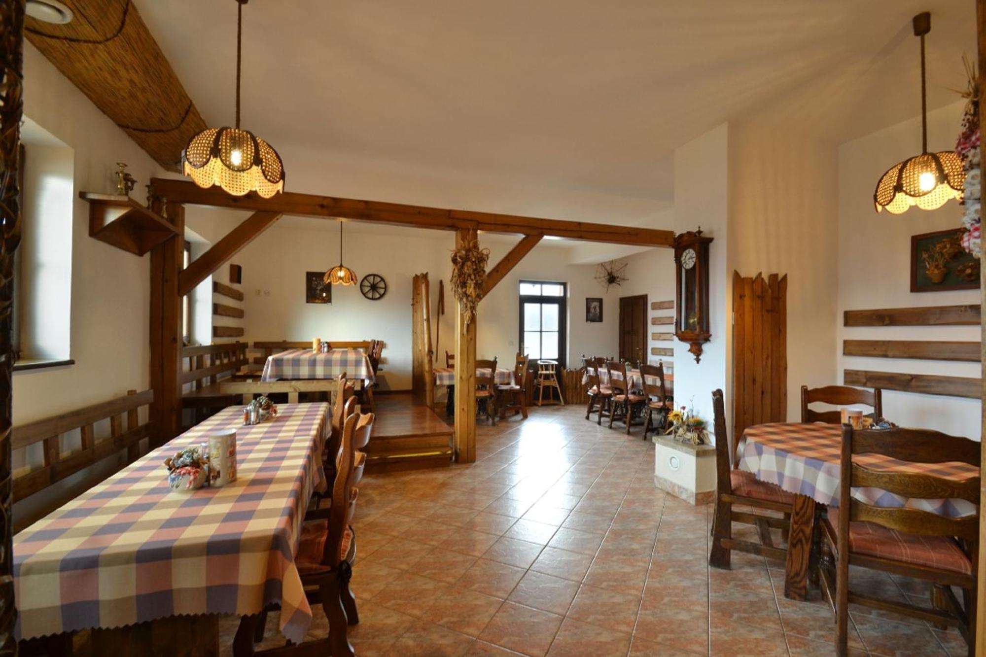 Hotel Flora Bešeňová エクステリア 写真