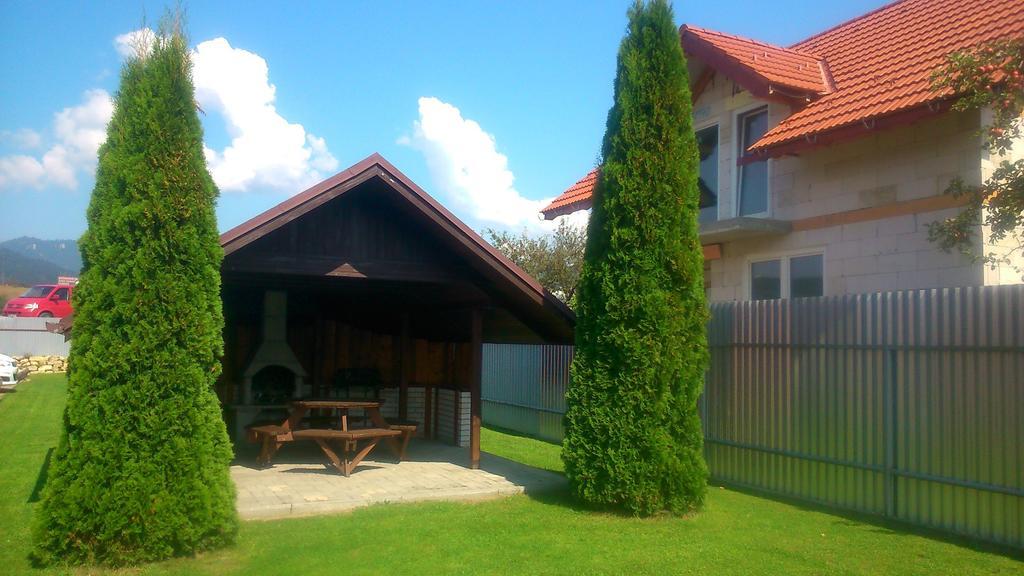 Hotel Flora Bešeňová エクステリア 写真