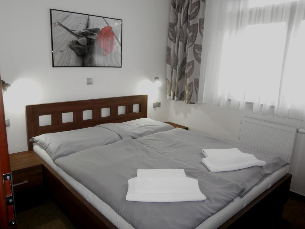 Hotel Flora Bešeňová エクステリア 写真