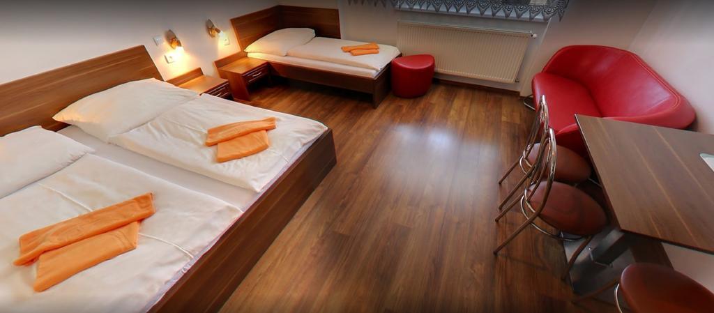 Hotel Flora Bešeňová エクステリア 写真