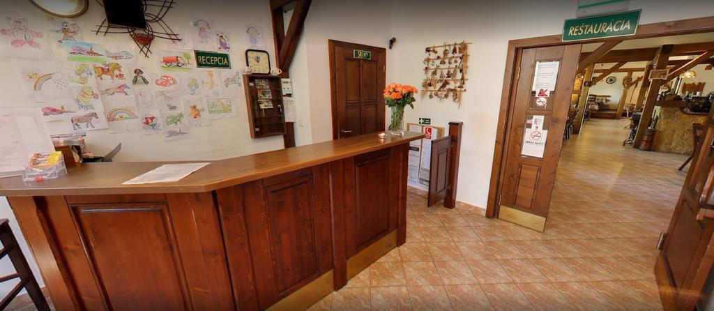 Hotel Flora Bešeňová エクステリア 写真