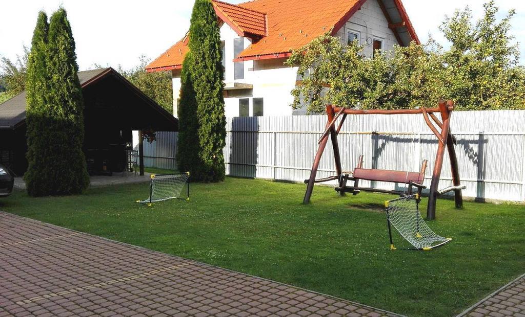 Hotel Flora Bešeňová エクステリア 写真